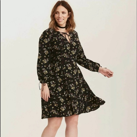 torrid Dresses & Skirts - Torrid Blk Floral Daisy Tie Challis Smocked Dress